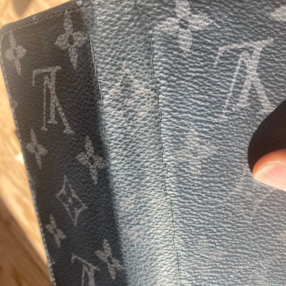 Louis Vuitton Folio Cellphone Case - Picture 8 of 9